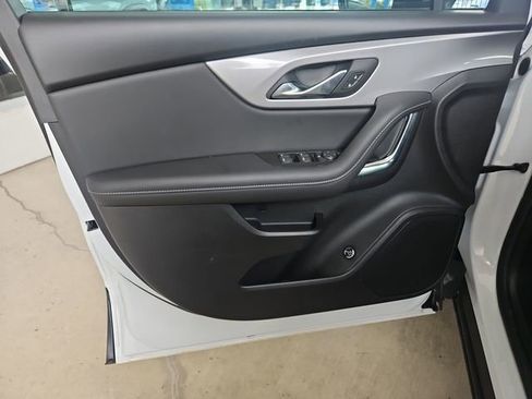 Used 2025 Chevrolet Blazer LT w/ Convenience Package FWD image 11