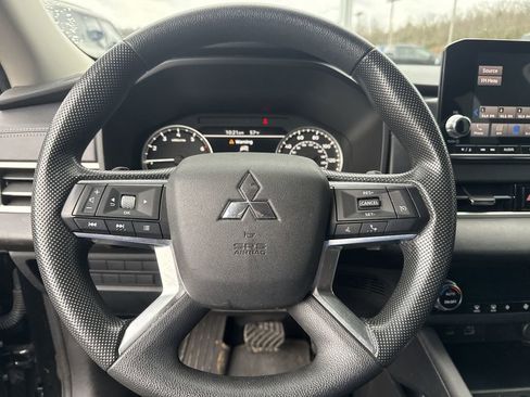 Used 2023 Mitsubishi Outlander ES AWD/4WD image 14