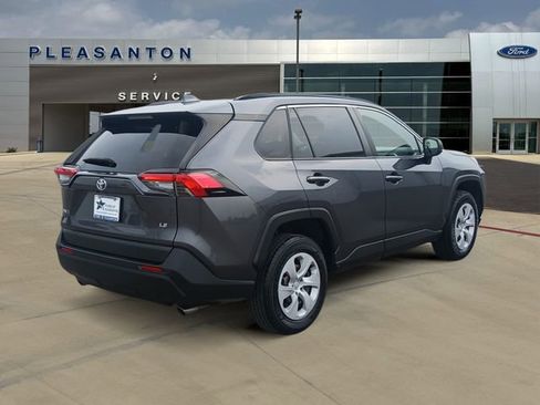 Used 2020 Toyota RAV4 LE FWD image 5
