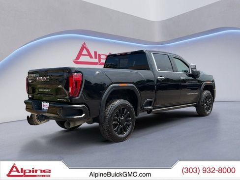 Used 2022 GMC Sierra 2500 Denali w/ Denali Black Diamond Edition AWD/4WD image 5