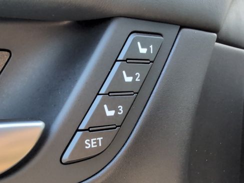 Used 2020 Lexus LX 570 4WD w/ Luxury Package image 42