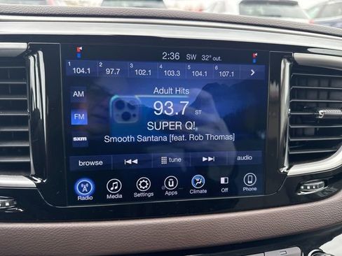 Used 2017 Chrysler Pacifica Touring image 25