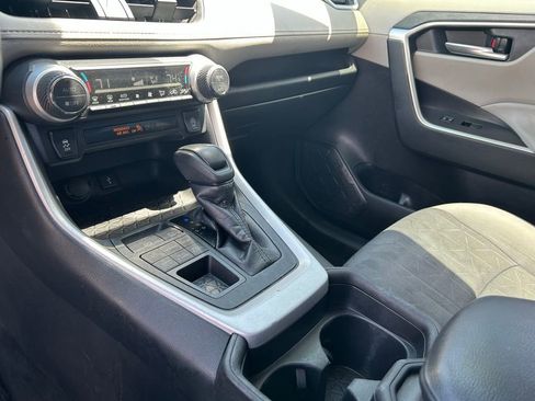 Used 2021 Toyota RAV4 XLE w/ Carpet Mat Package (TMS) AWD/4WD image 21