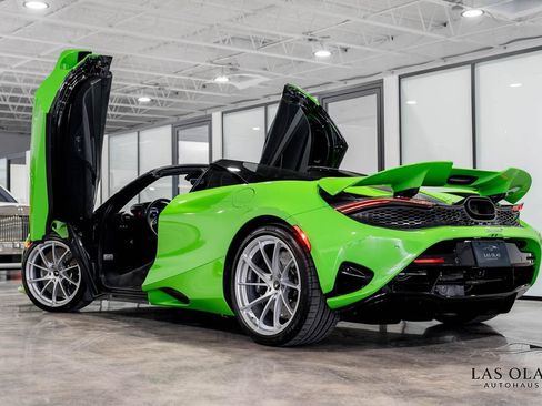 Used 2026 McLaren 750S Spider RWD image 17