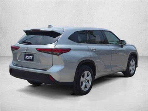 Used 2021 Toyota Highlander LE AWD/4WD image 5