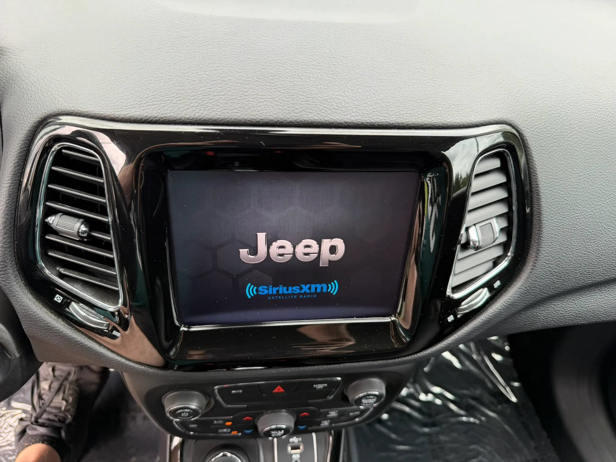 Used 2020 Jeep Compass Limited AWD/4WD image 18