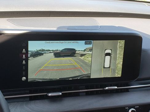 Certified 2024 Kia Carnival SX FWD image 17