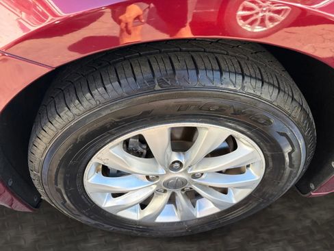 Used 2017 Chrysler Pacifica Touring-L FWD image 33