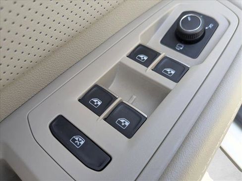 Used 2024 Volkswagen Atlas SEL Premium R-Line image 10