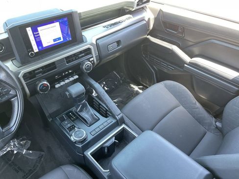 Used 2025 Toyota Tacoma SR5 AWD/4WD image 22