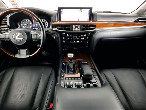 Used 2020 Lexus LX 570 4WD w/ Luxury Package image 13