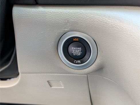 Used 2024 Chrysler Pacifica Touring-L image 24