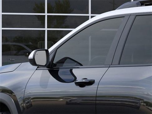 New 2025 Chevrolet Equinox ACTIV w/ Convenience Package III image 13