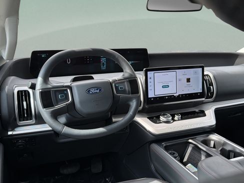 Used 2025 Ford Expedition Max Active image 40