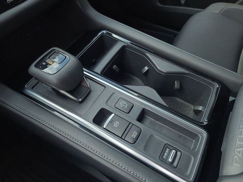 Certified 2024 Nissan Pathfinder SV image 26