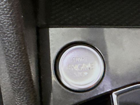 Used 2018 Volkswagen Tiguan SEL Premium image 21