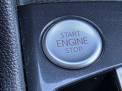 Used 2023 Volkswagen Tiguan SE R-Line image 17