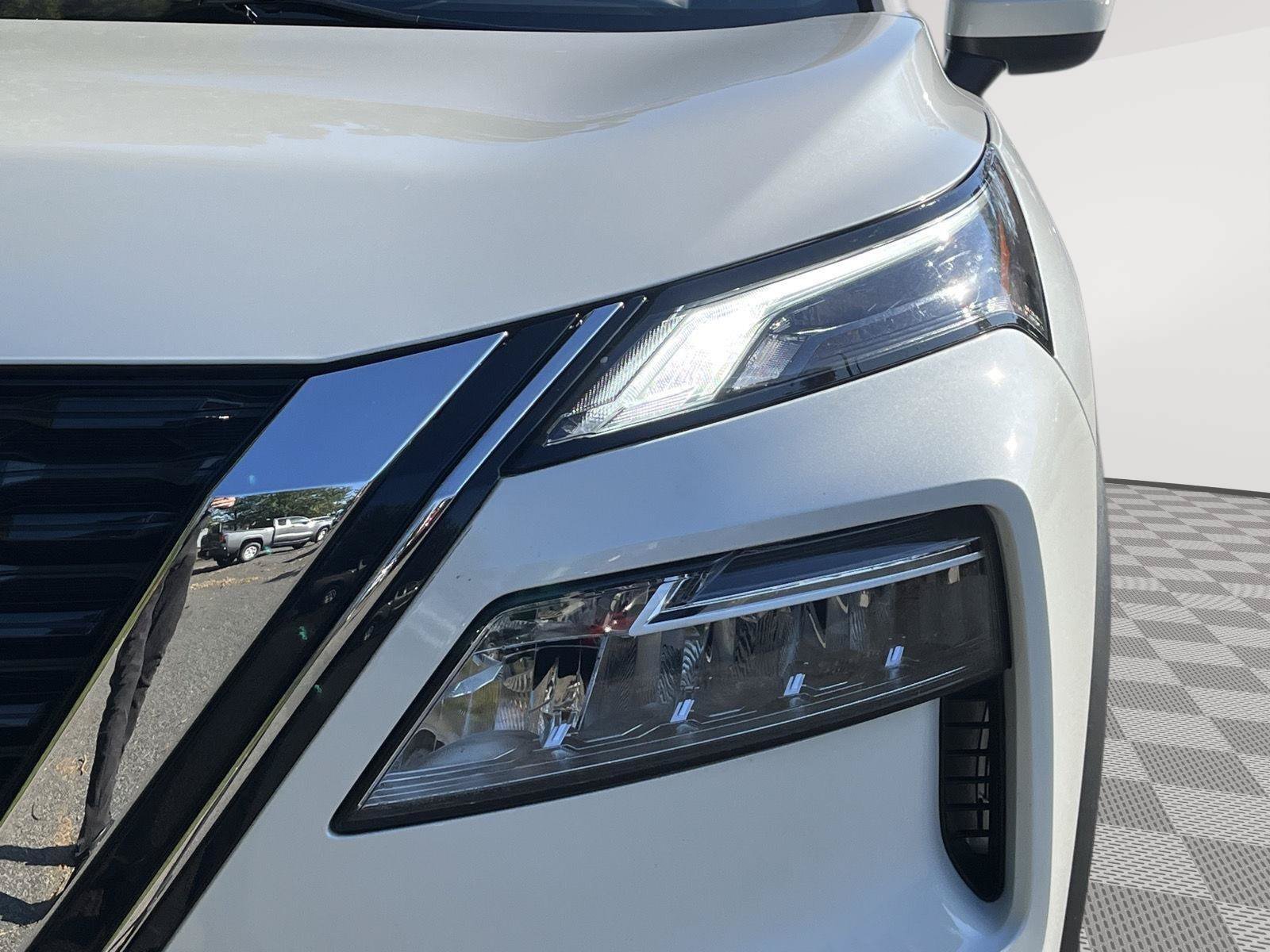 Used 2023 Nissan Rogue SV AWD/4WD image 10