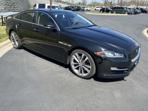 Used 2019 Jaguar XJ R-Sport image 10