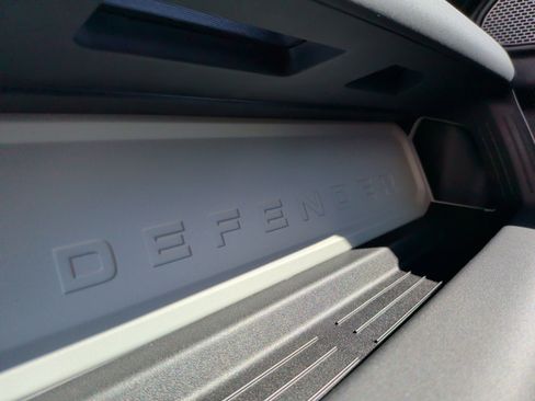 Used 2024 Land Rover Defender 110 S image 37