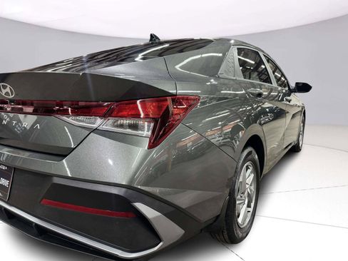 Used 2026 Hyundai Elantra SE FWD image 5