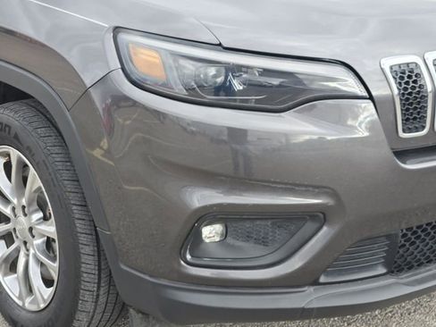 Used 2019 Jeep Cherokee Latitude Plus w/ Comfort/Convenience Group image 9