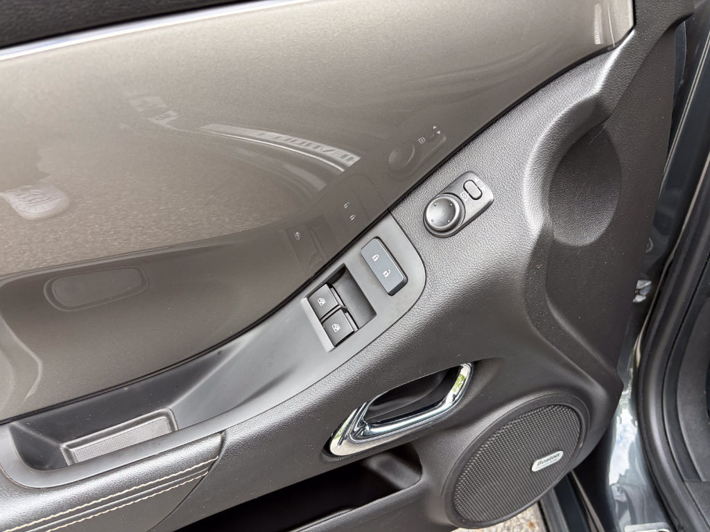Used 2015 Chevrolet Camaro SS w/ RS Package RWD image 17