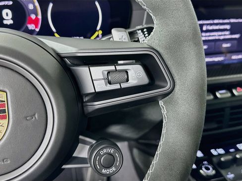 Used 2026 Porsche 911 GT3 RWD image 18