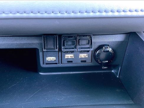 Used 2021 Toyota Highlander XLE image 15