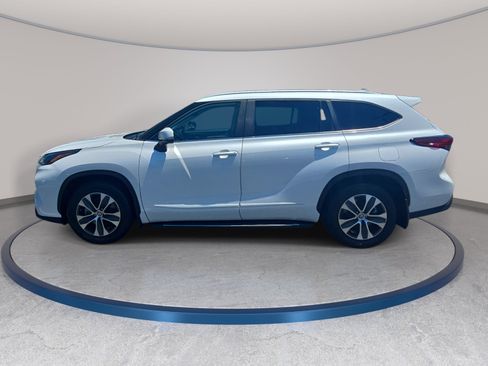Used 2023 Toyota Highlander XLE FWD image 8