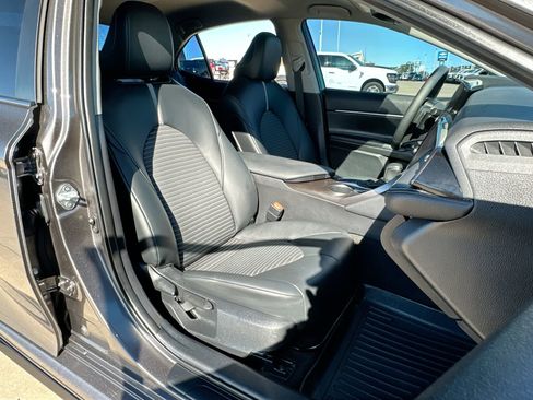 Used 2023 Toyota Camry SE image 23