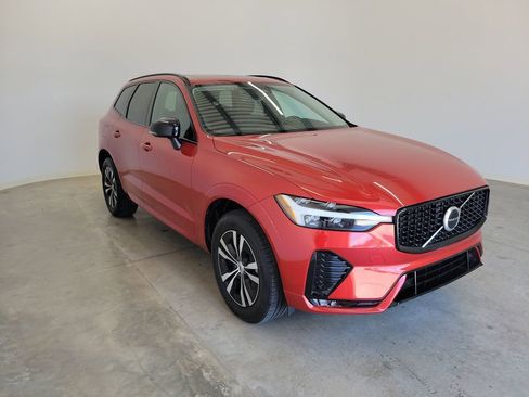 Used 2024 Volvo XC60 B5 Core AWD/4WD image 4