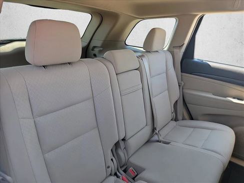 Used 2022 Jeep Grand Cherokee Laredo E image 16