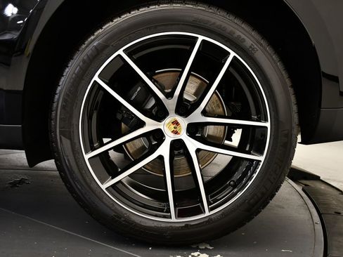 Used 2025 Porsche Macan Turbo image 17