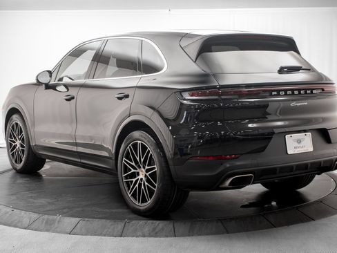Used 2025 Porsche Cayenne AWD/4WD image 5