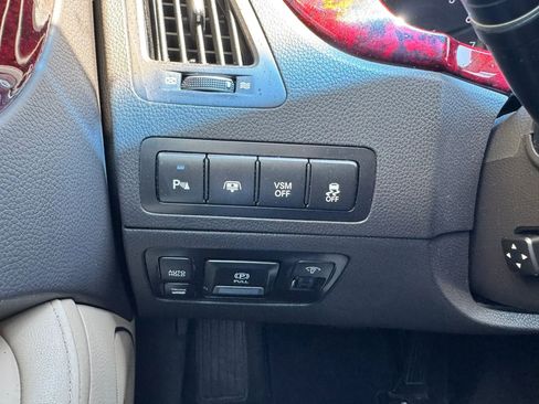 Used 2013 Hyundai Equus Signature RWD image 28