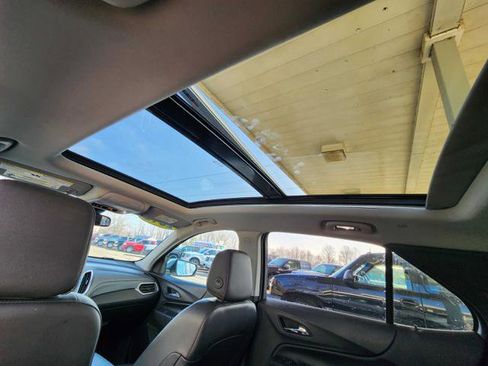 Used 2018 Chevrolet Equinox Premier FWD image 22