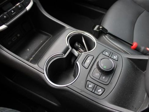 Used 2023 GMC Terrain SLT w/ Tech Package image 27