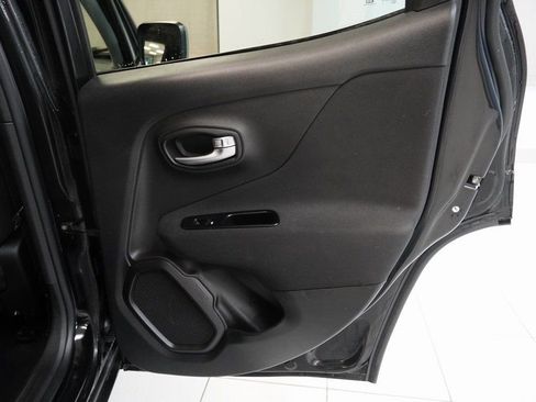 Used 2020 Jeep Renegade Latitude w/ Cold Weather Group image 26