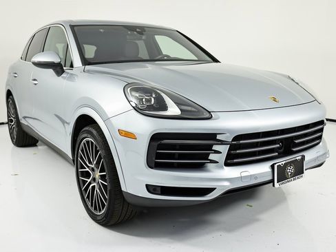 Used 2022 Porsche Cayenne Platinum Edition image 9