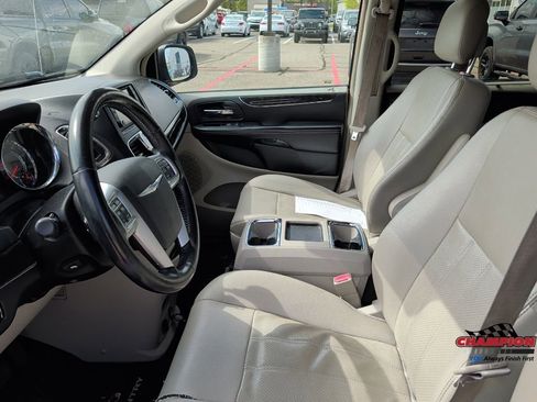 Used 2013 Chrysler Town & Country Touring-L w/ Entertainment Group #2 FWD image 14