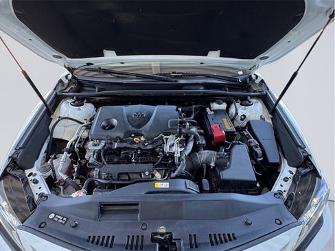 Used 2020 Toyota Camry SE w/ Carpet Mat Package FWD image 8