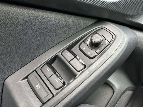 Certified 2025 Subaru Crosstrek 2.0i Premium image 33