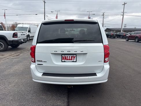 Used 2016 Dodge Grand Caravan SXT image 39