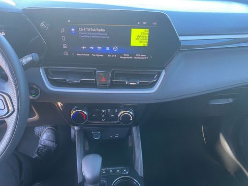 Used 2025 Chevrolet TrailBlazer LT image 18