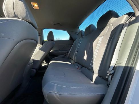 Used 2023 Hyundai Elantra SEL image 28