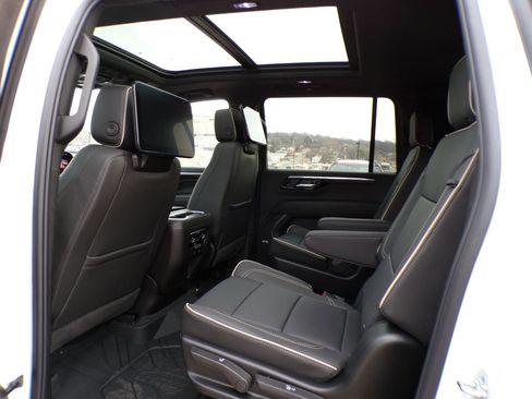 New 2026 Chevrolet Suburban Premier AWD/4WD image 19