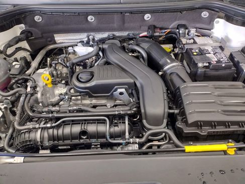 New 2025 Volkswagen Taos SE image 7