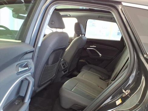 Certified 2025 Audi Q5 Premium w/ Convenience Package image 15