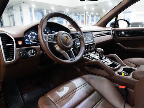 Used 2023 Porsche Cayenne image 18